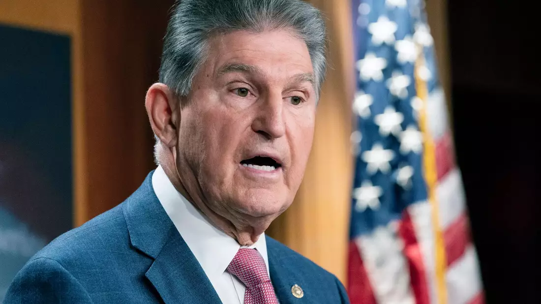 Der Senator aus dem konservativen Bundesstaat West Virginia hat den Demokraten vor einigen Monaten den Rücken gekehrt und sich als Unabhängiger registrieren lassen. - Bild: Alex Brandon/AP/dpa