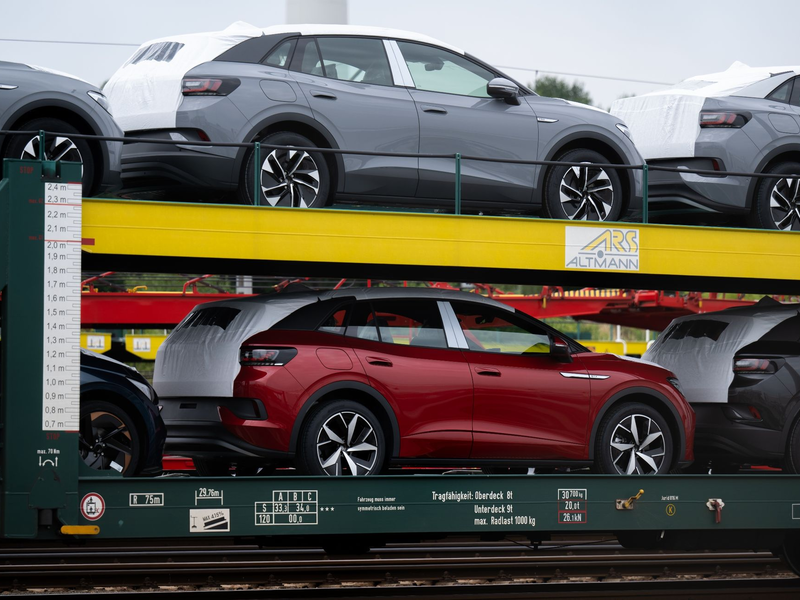 Volkswagen leidet unter den schwachen Verkaufszahlen in China und bei E-Autos. (Archivbild) - Foto: Hendrik Schmidt/dpa