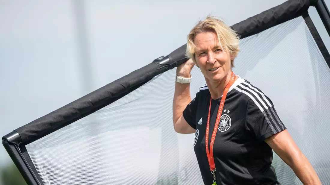 Hat sich mit dem DFB auf eine Vertragsauflösung geeinigt: Martina Voss-Tecklenburg. - Bild: Sebastian Gollnow/dpa