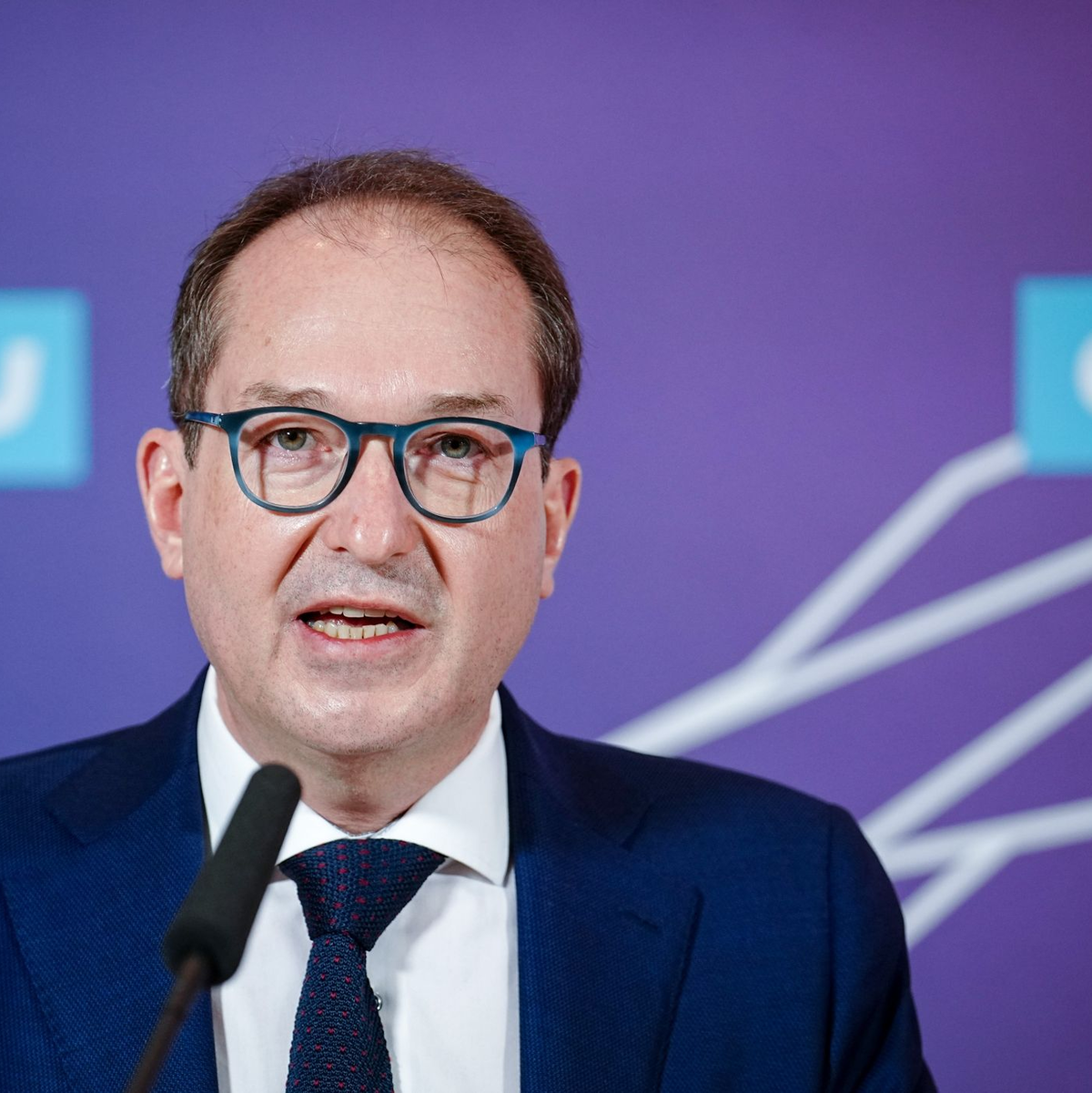Bundesinnenminister Alexander Dobrindt (CSU) sagt: «Unser Ziel ist klar: Die Abwehrfähigkeit und Resilienz unserer kritischen Infrastrukturen muss gehärtet werden.» - Foto: Kay Nietfeld/dpa