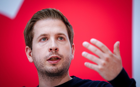 SPD-Generalsekretär Kevin Kühnert gibt eine Pressekonferenz. - Foto: Kay Nietfeld/dpa