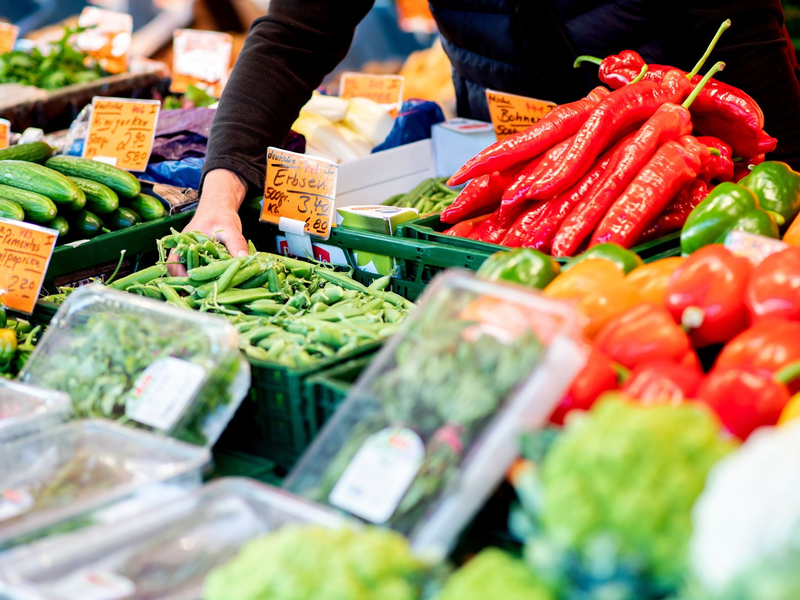Verbraucher spüren die Inflation beim Einkaufen. (Archivbild) - Foto: Hauke-Christian Dittrich/dpa