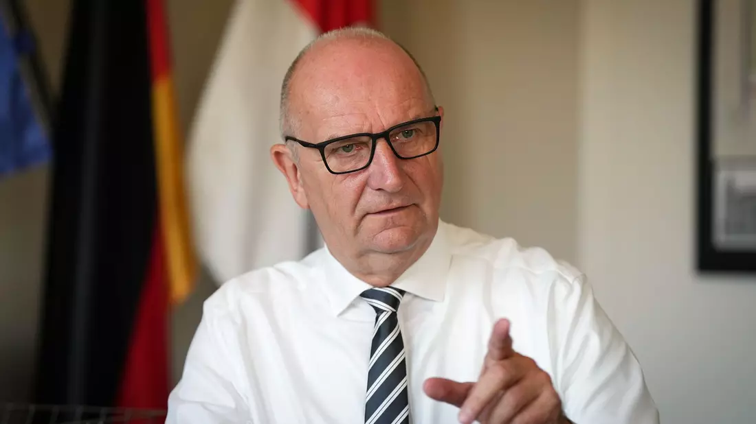 «Für Rechtsextremismus gibt es keinen Platz in Brandenburg», sagt Ministerpräsident Dietmar Woidke (SPD). - Bild: Soeren Stache/dpa