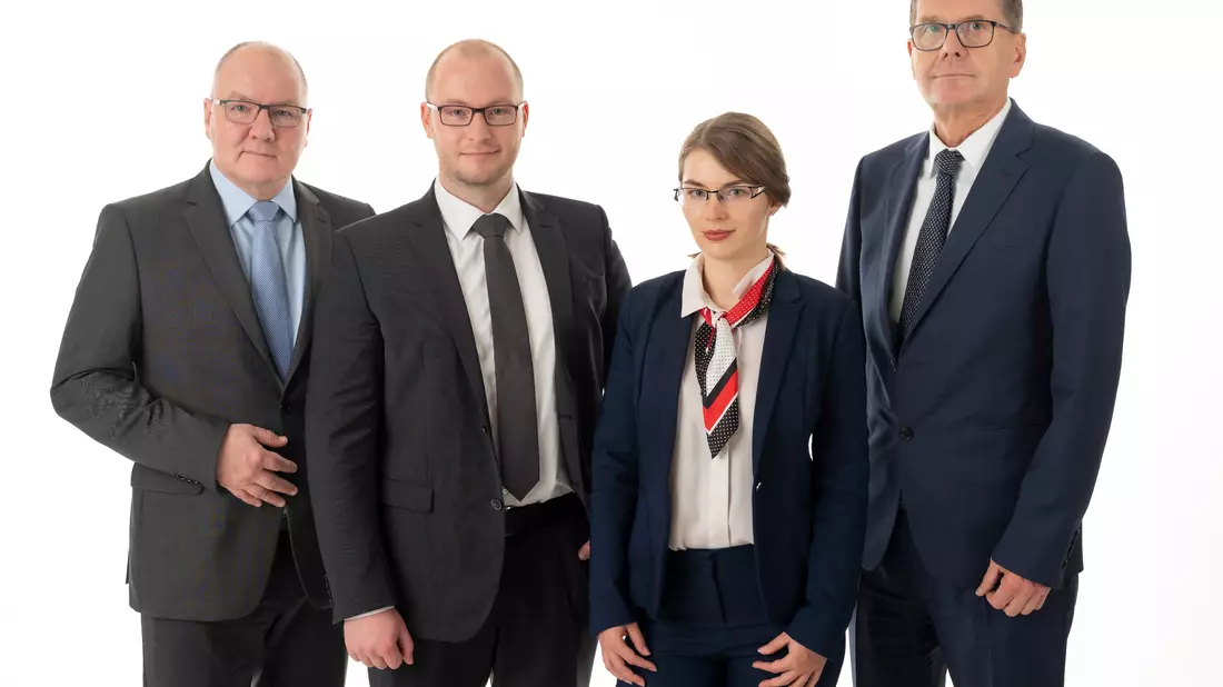  - Bild: © Axmann & Engling Steuerberatungsgesellschaft mbH - Vier Steuerberater sorgen für eine sorgenfreie Unternehmensnachfolge.