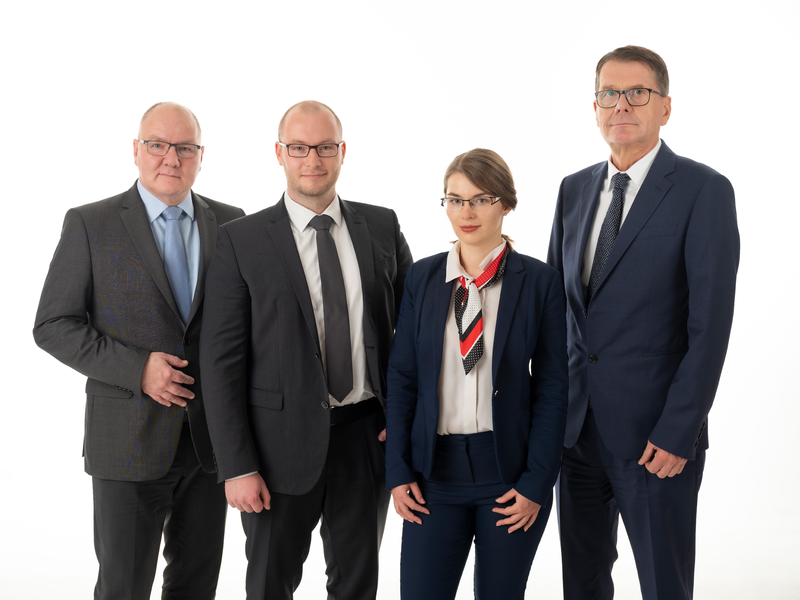  - Foto: © Axmann & Engling Steuerberatungsgesellschaft mbH - Vier Steuerberater sorgen für eine sorgenfreie Unternehmensnachfolge.