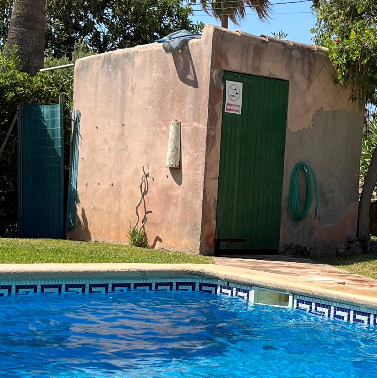 Pumpenhaus Finca Daniel mit Außendusche - Foto: amb