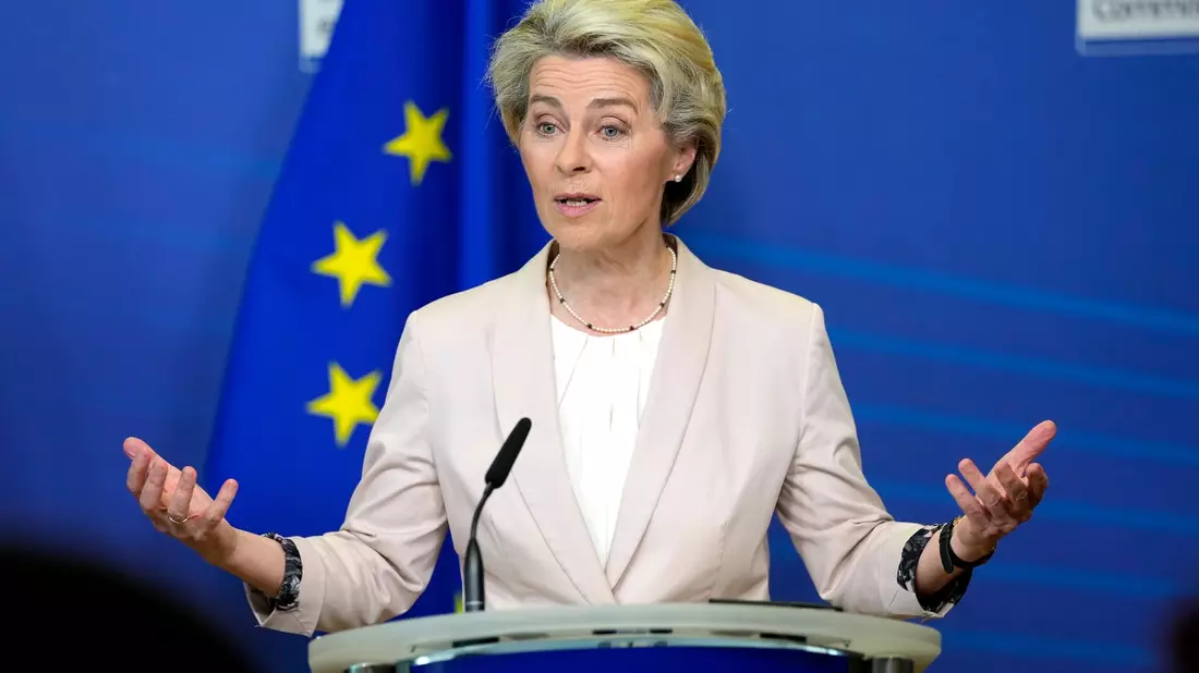EU-Kommissionspräsidentin Ursula von der Leyen verlangt von X Änderungen. (Archivbild) - Bild: Virginia Mayo/AP/dpa
