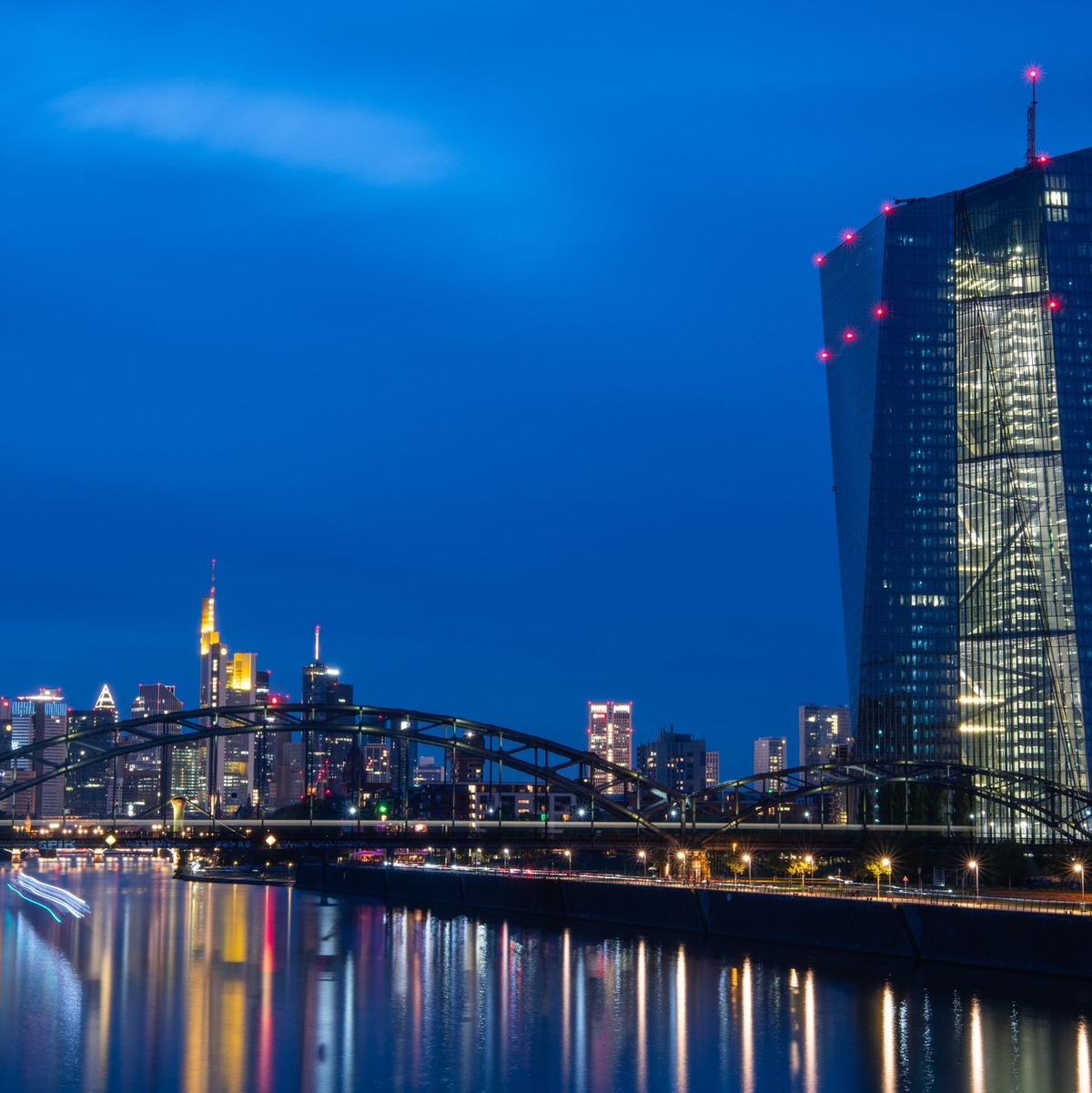 Die EZB hält den Leitzins im Euroraum bei 4,5 Prozent. - Foto: Boris Roessler/dpa