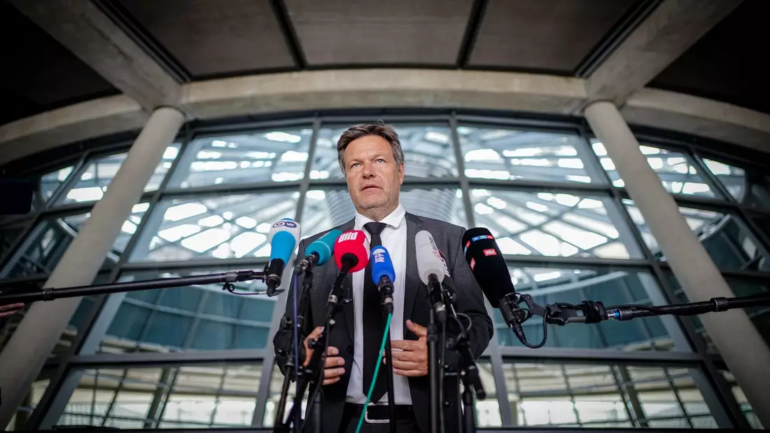 Vizekanzler Robert Habeck (Grüne) will die Ampel-Koalition bis zur Bundestagswahl weiterführen. (Archivbild) - Bild: Kay Nietfeld/dpa