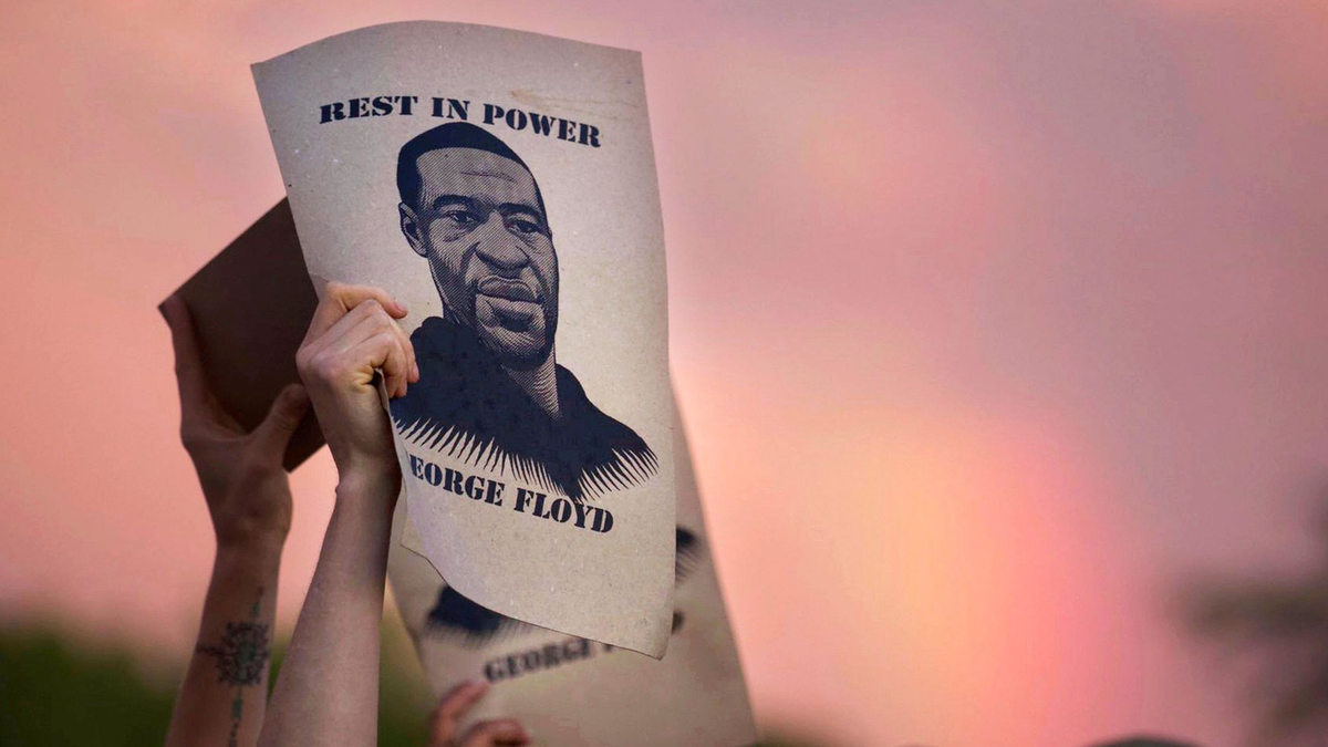 Demonstranten protestieren nach dem Tod von George Floyd, der durch einen brutalen Polizeieinsatz gestorben ist. - Foto: Christine T. Nguyen/Minnesota Public Radio/AP/dpa