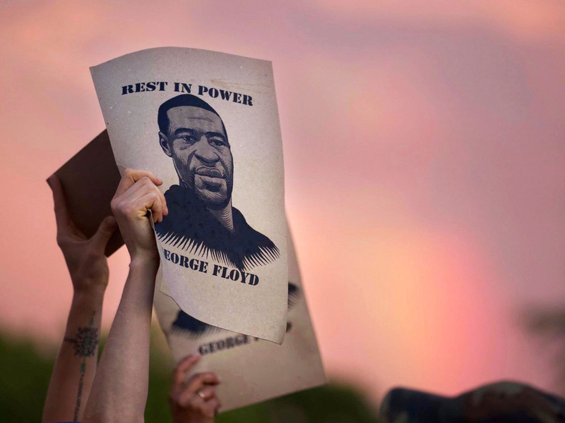 Demonstranten protestieren nach dem Tod von George Floyd, der durch einen brutalen Polizeieinsatz gestorben ist. - Foto: Christine T. Nguyen/Minnesota Public Radio/AP/dpa