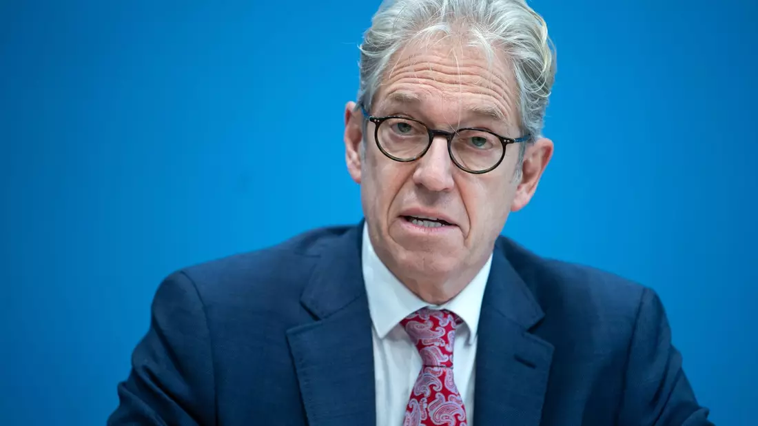 «Noch immer werden viel zu viele Behandlungen stationär erbracht und Versichertengelder verschleudert»: Andreas Gassen. - Bild: Bernd von Jutrczenka/dpa