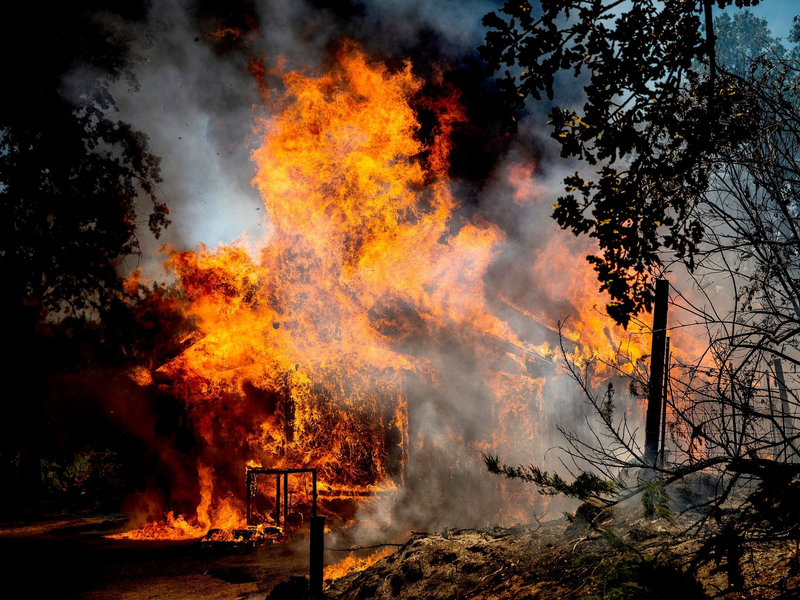 Der trockenen Süden Kaliforniens wird immer wieder von Bränden heimgesucht. - Foto: Noah Berger/AP/dpa