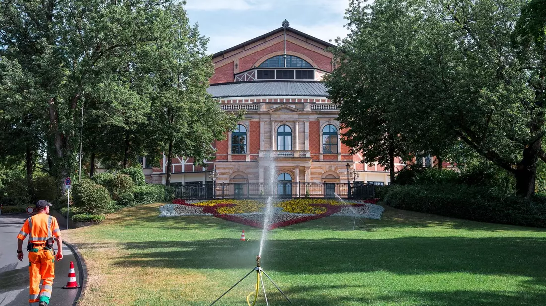Einstimmung auf die Bayreuther Festspiele. - Bild: Daniel Vogl/dpa