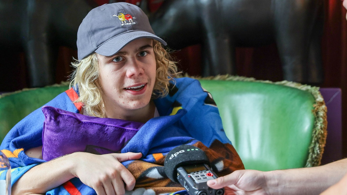 The Kid Laroi trifft beim NFL-Spiel in Berlin auf.  - Foto: Gerald Matzka/dpa