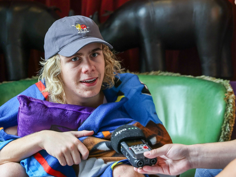 The Kid Laroi trifft beim NFL-Spiel in Berlin auf.  - Foto: Gerald Matzka/dpa