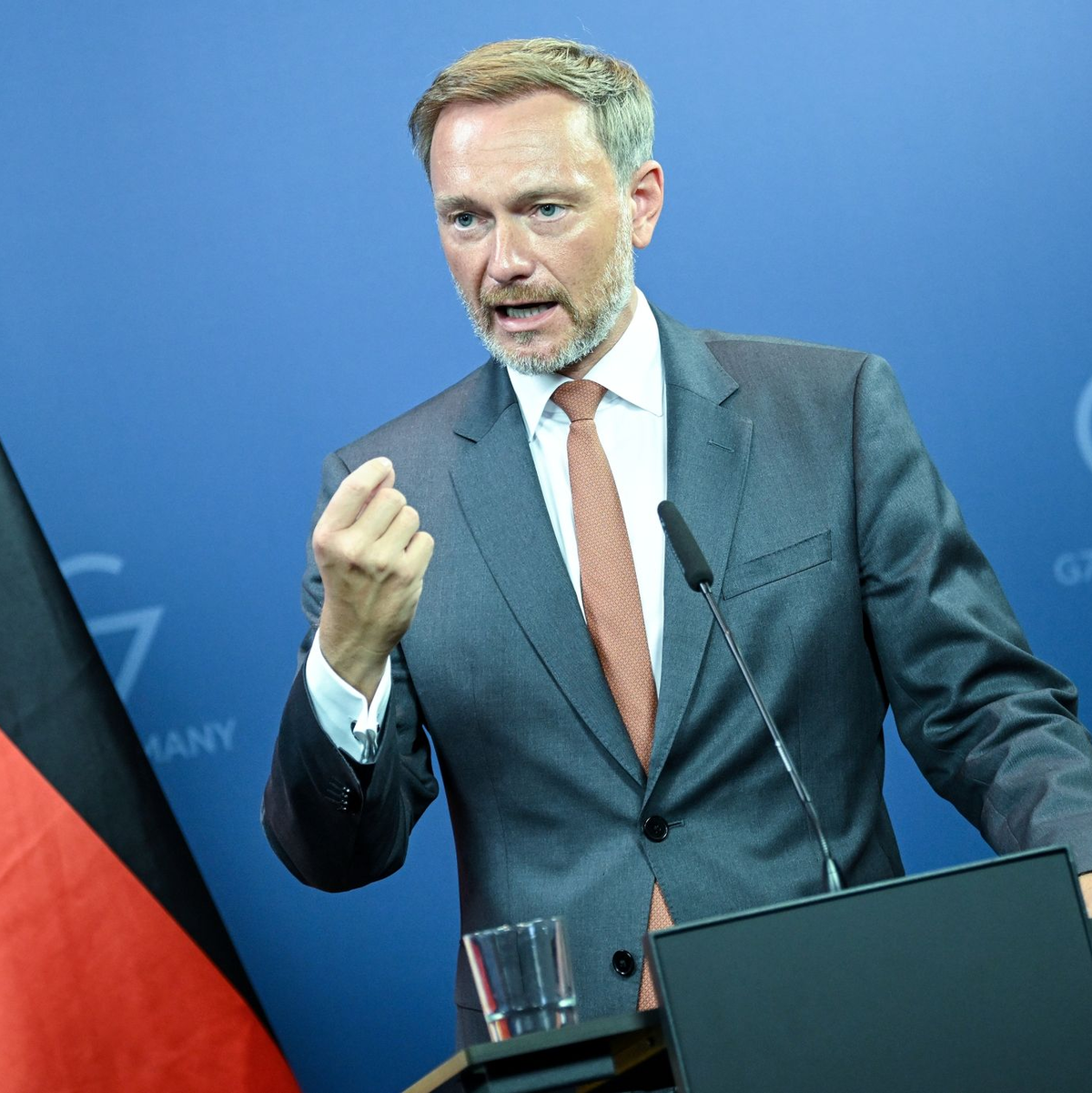 Bundesfinanzminister Christian Lindner will 2025 Bürgerinnen und Bürger mit dem Klimageld entlasten. - Foto: Britta Pedersen/dpa