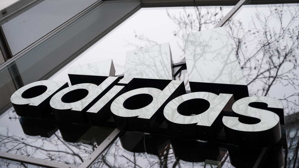 Adidas wird nach einem starken dritten Quartal optimistischer für 2025. - Foto: Christophe Gateau/dpa