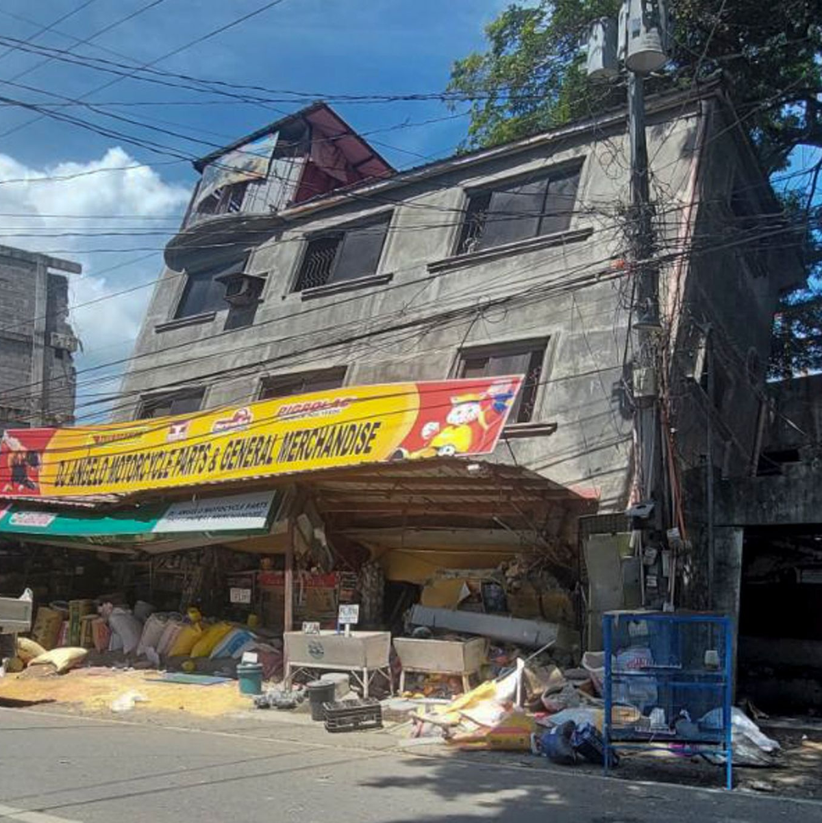 Vor Krankenhäusern in der Provinz Cebu waren Leichensäcke aufgereiht. - Foto: Uncredited/AP/dpa