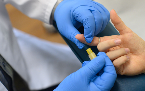 Mit einem Bluttest kann festgestellt werden, ob jemand mit HIV infiziert ist. (Archivbild) - Foto: Klaus-Dietmar Gabbert/dpa-Zentralbild/ZB