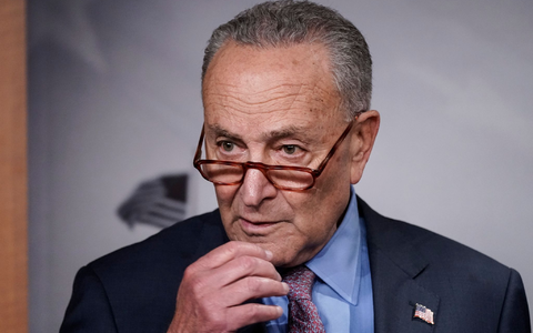 Nach einigem Widerstand gegen einen Haushaltsentwurf der Republikaner lenkt der demokratische Minderheitsführer im Senat, Chuck Schumer, nun ein. (Archivbild) - Foto: J. Scott Applewhite/AP/dpa