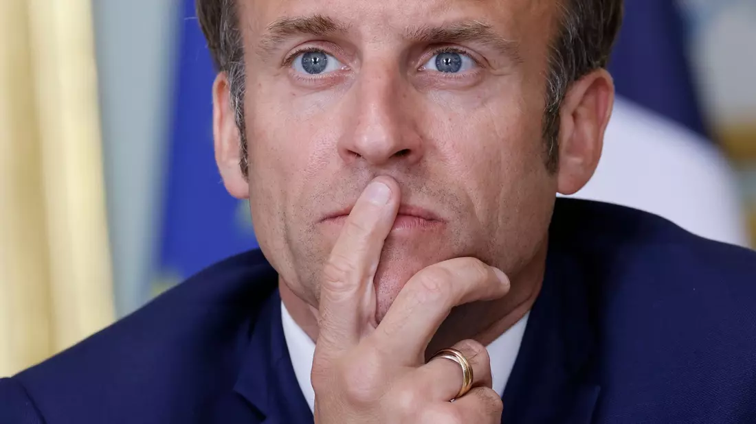 Brachte die Debatte über eine mögliche Entsendung von Bodentruppen in die Ukraine ins Rollen: Emmanuel Macron. - Bild: Ludovic Marin/AFP/AP/dpa