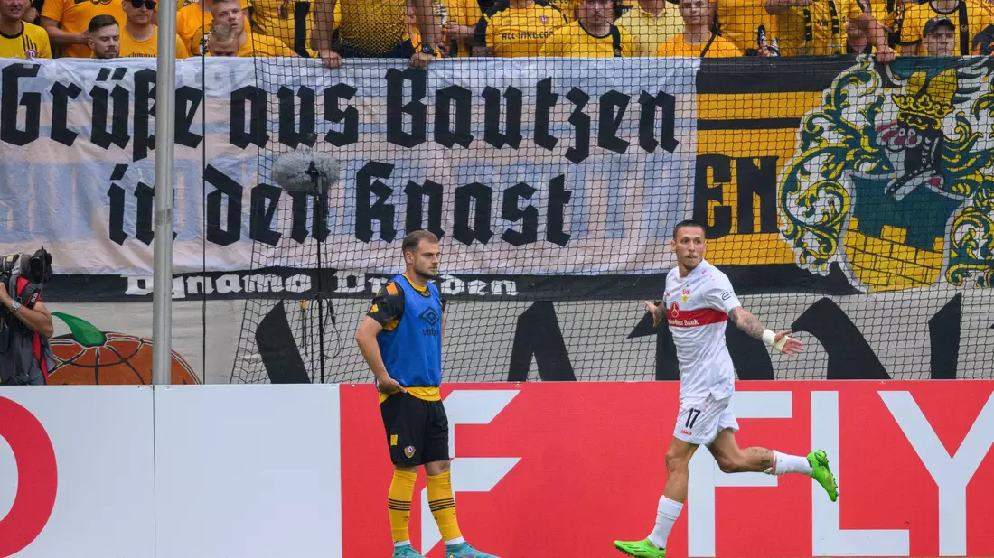 taliens Spieler jubeln über den Treffer zum 1:1. - Bild: Robert Michael/dpa