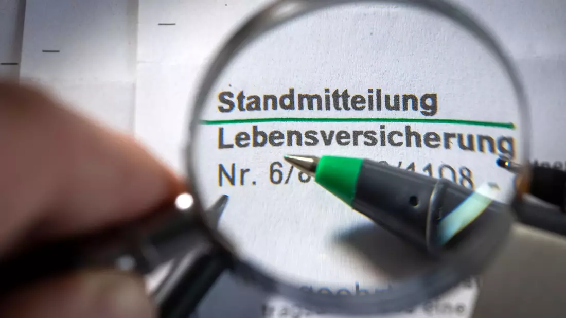 Eine private Altersvorsorge können sich viele Menschen diese Tage nicht mehr leisten. - Bild: Jens Büttner/dpa-Zentralbild/dpa