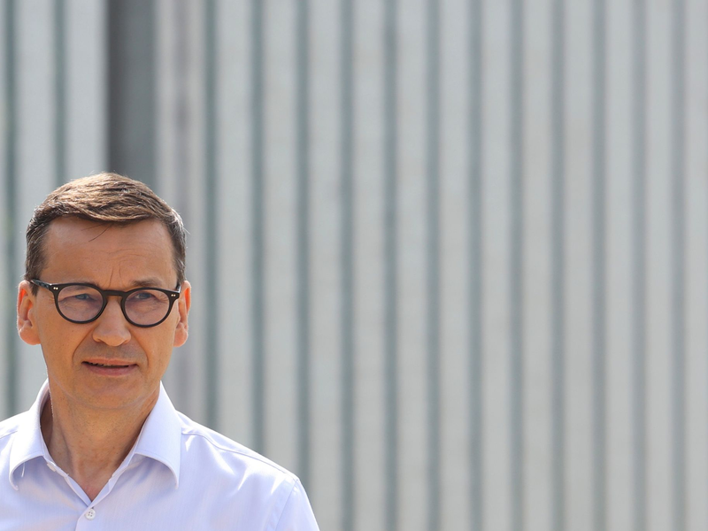 Bleibt er im Amt? Polens Ministerpräsident Mateusz Morawiecki wählt in der Hauptstadt. - Foto: Michal Dyjuk/AP/dpa