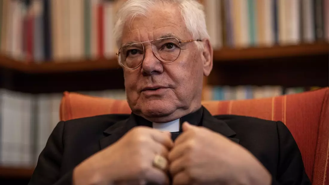 «Letztlich ist es so, dass der Papst im Kreis seiner Freunde ein Abschlussdokument nach eigenem Gusto rausgibt. Und das ist durchaus fragwürdig», sagt der deutsche Kardinal Gerhard Ludwig Müller. - Bild: Oliver Weiken/dpa