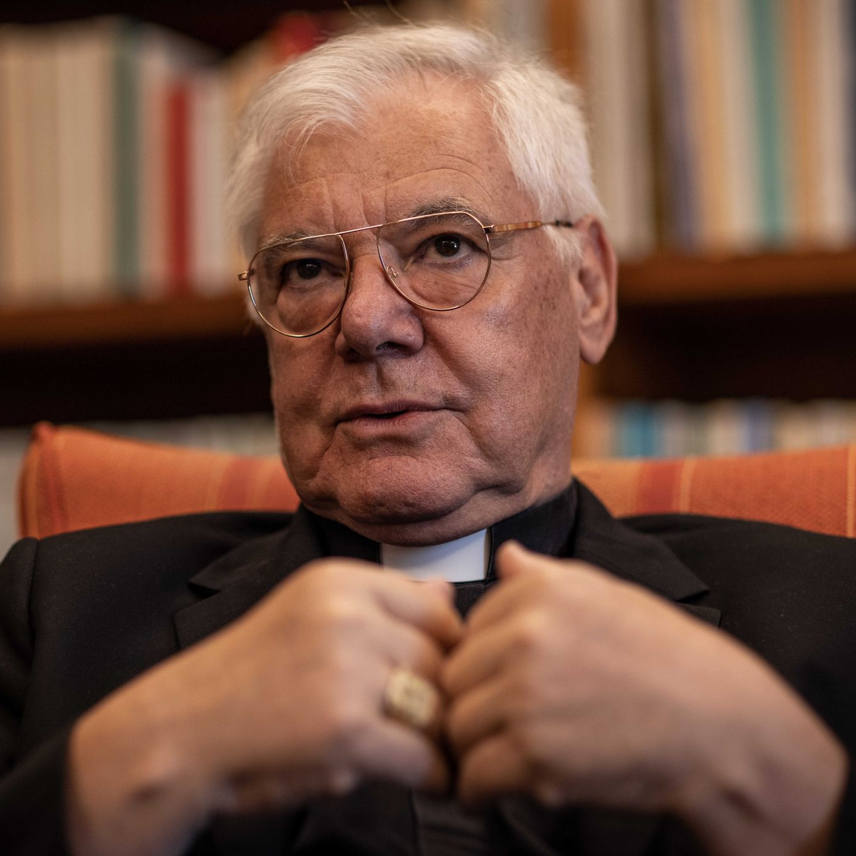 «Letztlich ist es so, dass der Papst im Kreis seiner Freunde ein Abschlussdokument nach eigenem Gusto rausgibt. Und das ist durchaus fragwürdig», sagt der deutsche Kardinal Gerhard Ludwig Müller. - Foto: Oliver Weiken/dpa