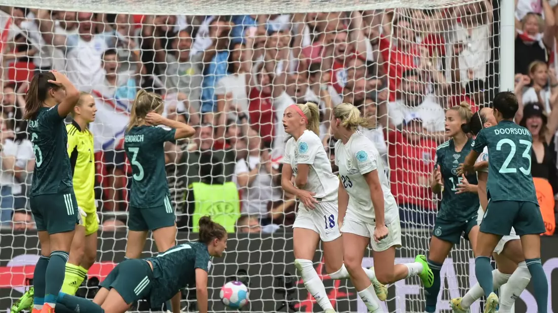 Für Kapitänin Alexandra Popp und die DFB-Frauen setzte es im zweiten WM-Gruppenspiel eine überraschende Niederlage. - Bild: Sebastian Christoph Gollnow/dpa