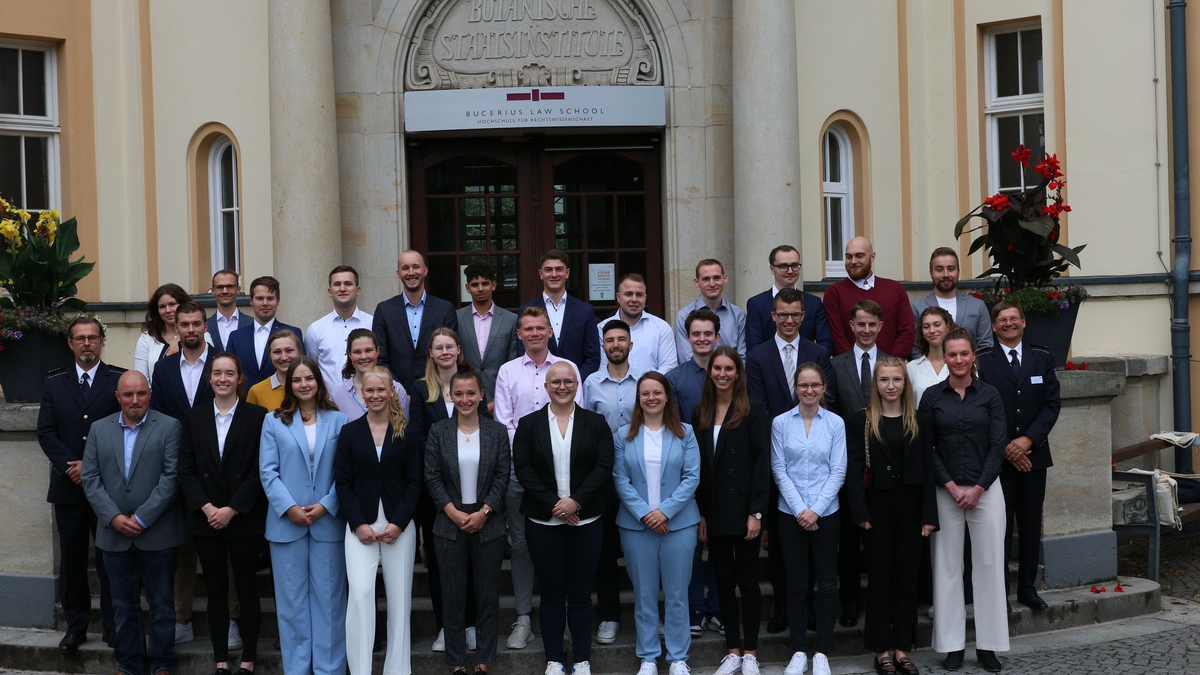 HZA-BI: Illegale Beschäftigung und Scheinselbständigkeit aufgedeckt/Zahlreiche Verstöße bei Kontrollen von Glasfaserbaustellen im Kreis Herford - Foto: presseportal.de