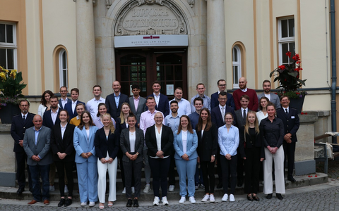 HZA-BI: Illegale Beschäftigung und Scheinselbständigkeit aufgedeckt/Zahlreiche Verstöße bei Kontrollen von Glasfaserbaustellen im Kreis Herford - Foto: presseportal.de