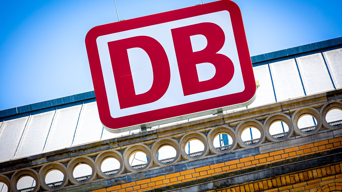 Der Ärger über die Deutsche Bahn ist bei vielen Menschen groß - ob daran das Sanierungsprogramm bis 2027 etwas ändern kann? - Foto: Moritz Frankenberg/dpa