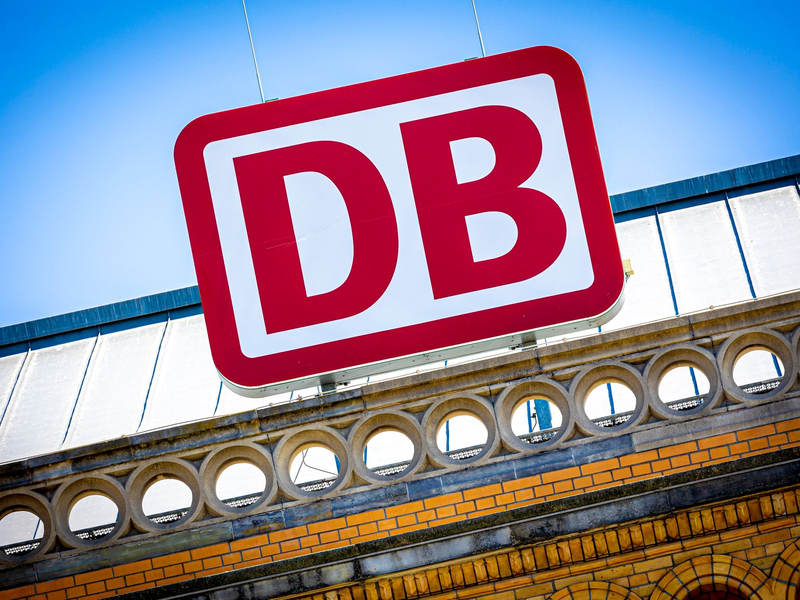 Der Ärger über die Deutsche Bahn ist bei vielen Menschen groß - ob daran das Sanierungsprogramm bis 2027 etwas ändern kann? (Archivbild) - Foto: Moritz Frankenberg/dpa