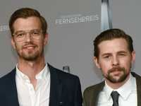 Die Moderatoren Joko Winterscheidt (l) und Klaas Heufer-Umlauf werden vermutlich noch dieses Jahr eine neue Show bekommen. - Foto: Henning Kaiser/dpa