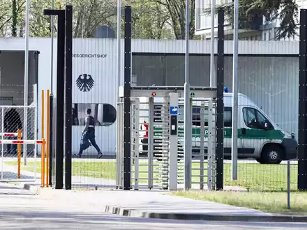 Der Kartellsenat verhandelt zu einem Rechtsstreit um ein Kartellbußgeld. - Foto: Uli Deck/dpa