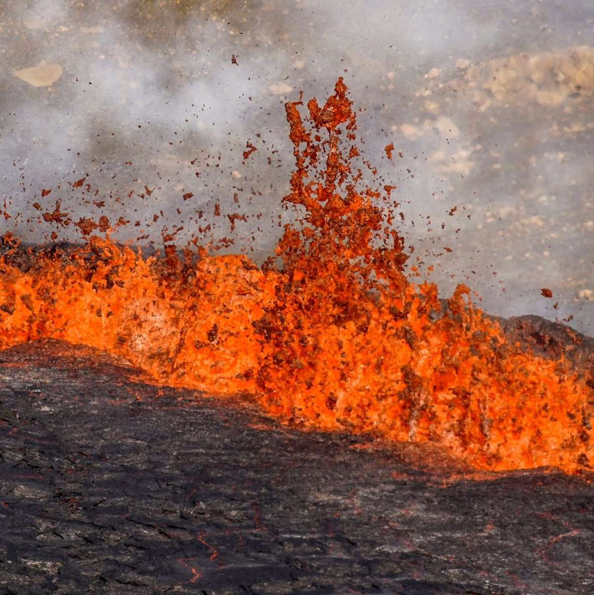 Auf Island ist es damit im dritten Jahr in Folge zu einem vulkanischen Ausbruch gekommen. - Foto: Marco Di Marco/AP/dpa