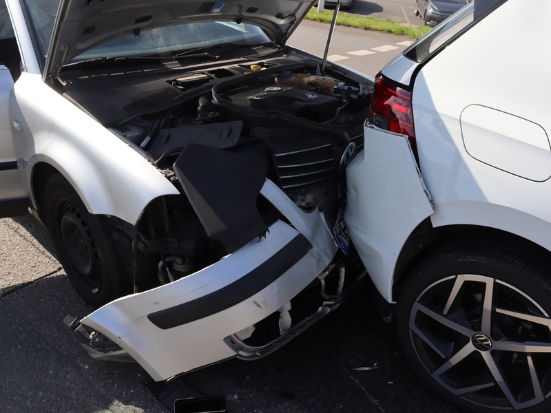POL-HF: Verkehrsunfall beim Abbiegen - Zwei Personen verletzt - Foto: presseportal.de