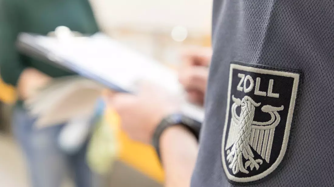 HZA-K: Zoll kontrolliert gemeinsam mit dem Landesamt zur Bekämpfung der Finanzkriminalität NRW, dem Finanzamt und dem Ordnungsamt Gastronomiebetriebe in Bergisch Gladbach und stoppt illegale Beschäftigung - Bild: presseportal.de