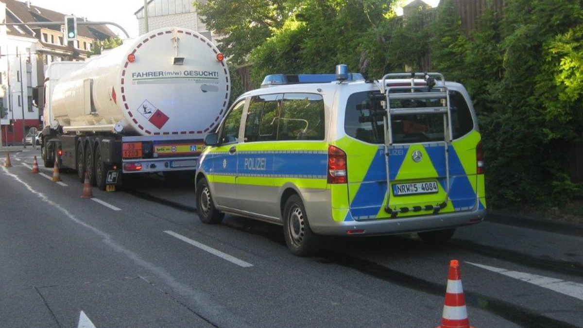 POL-HRO: Glücklicher Ausgang nach Unfall mit Tanklaster - Foto: presseportal.de