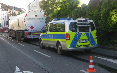 POL-HRO: Glücklicher Ausgang nach Unfall mit Tanklaster - Foto: presseportal.de