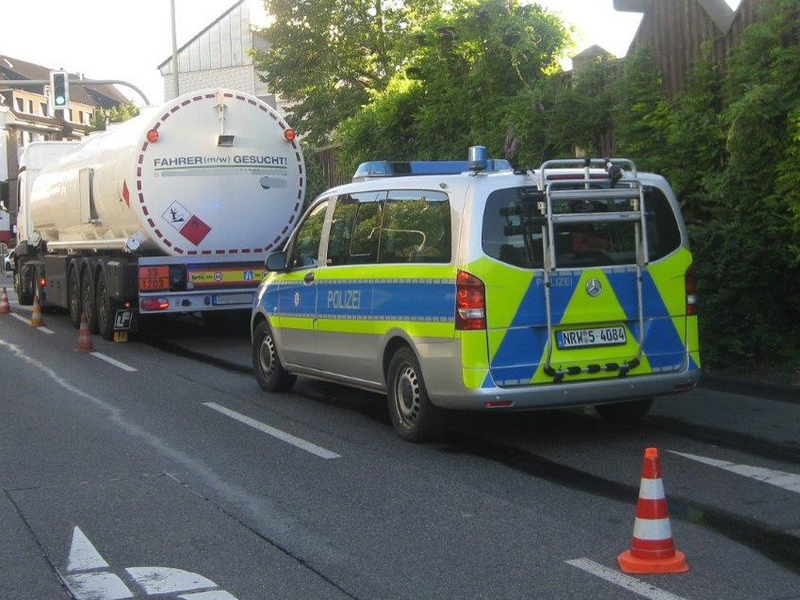 POL-HRO: Glücklicher Ausgang nach Unfall mit Tanklaster - Foto: presseportal.de