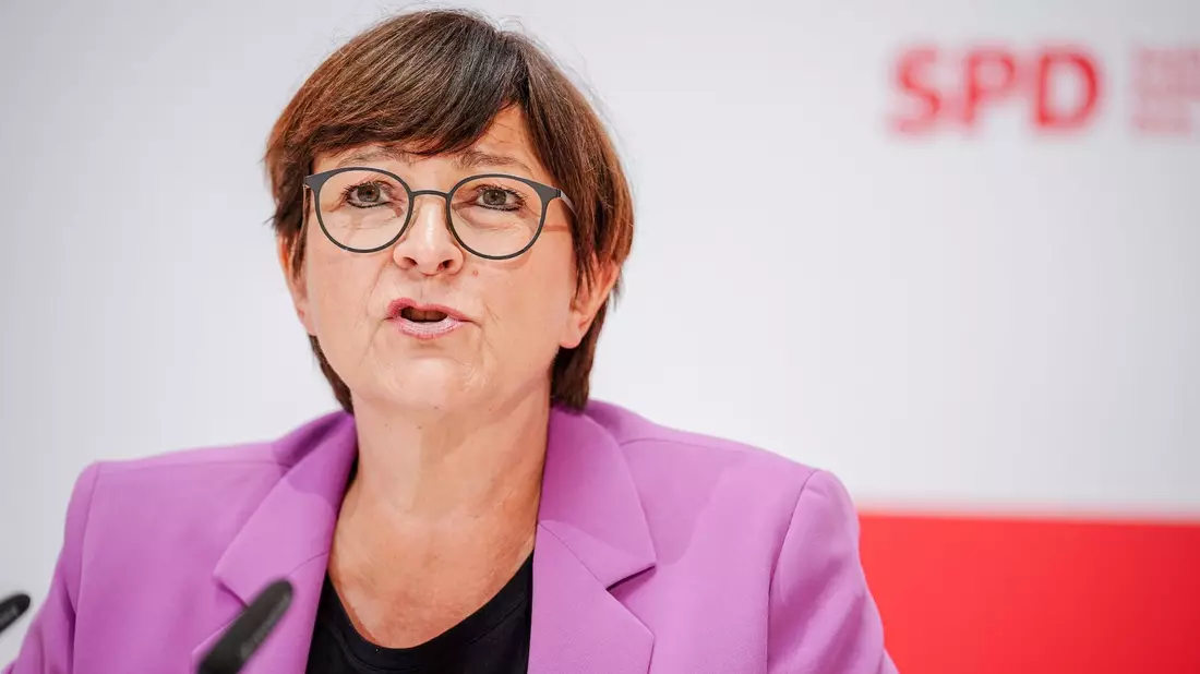 Die Parteichefin will Platz für Erneuerung machen. (Archivbild) - Bild: Kay Nietfeld/dpa