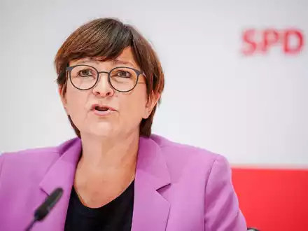 Die SPD-Vorsitzende Saskia Esken sorgt sich um die Ergebnisse ihrer Partei vor den Wahlen in Sachsen und Thüringen. - Foto: Kay Nietfeld/dpa