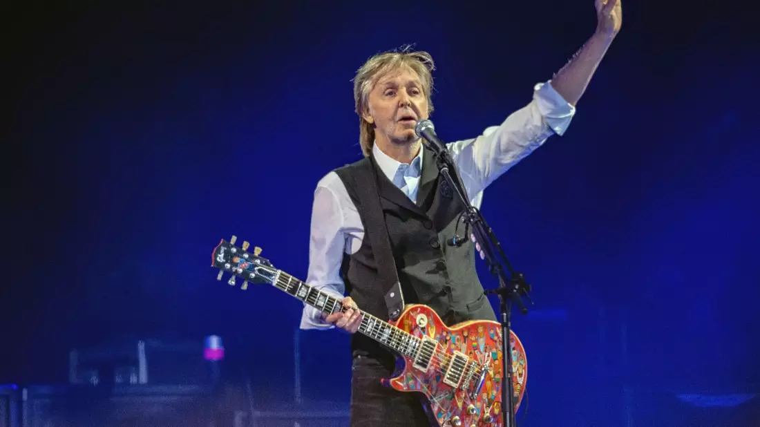 In einer BBC-Sendung erinnert Paul McCartney an Buddy Holly und seinen Einfluss auf die Beatles. - Bild: Joel C Ryan/Invision via AP/dpa