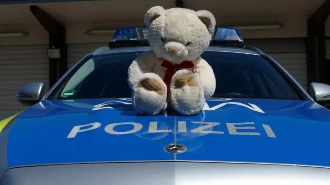 BPOL-HB: Von hohem emotionalem Wert - Bundespolizisten stellen Teddybär sicher - Bild: presseportal.de