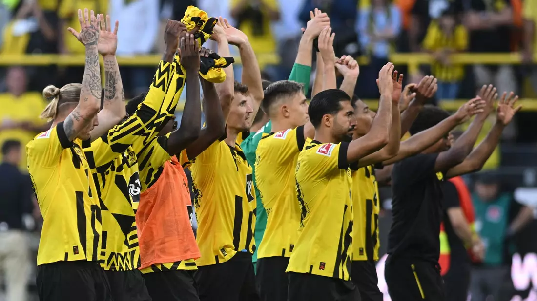 Dortmunds Marco Reus jubelt über seinen Treffer zum 1:0. - Bild: Bernd Thissen/dpa