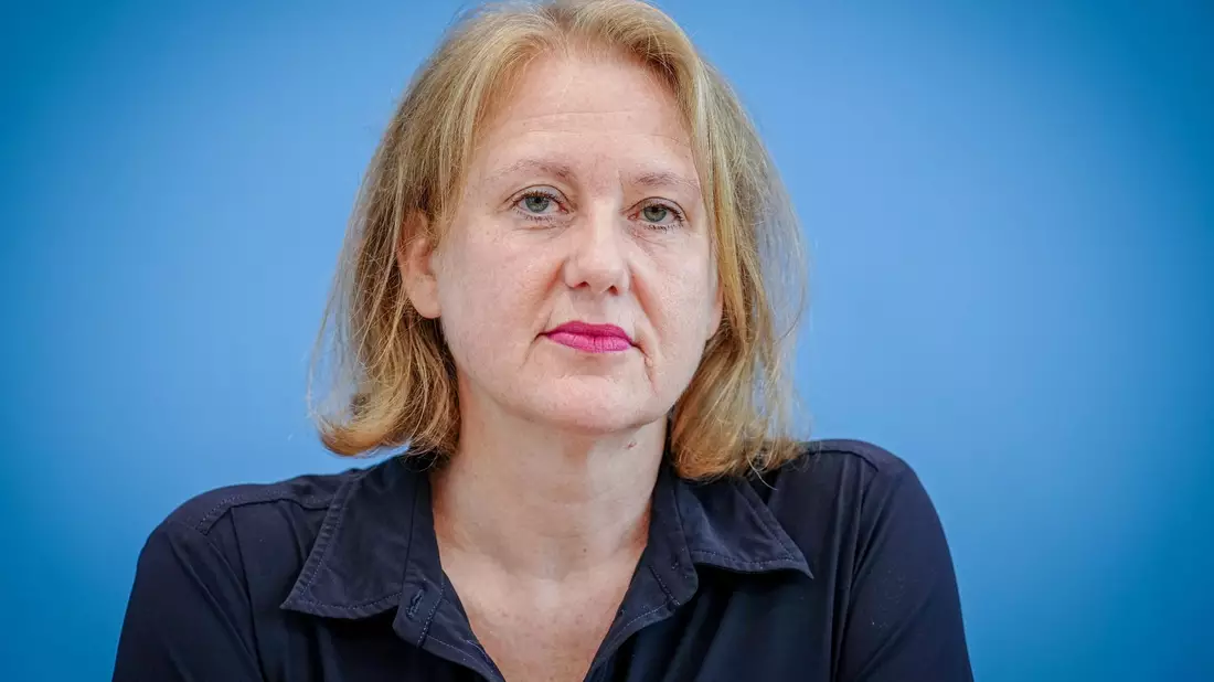 Bundesfamilienministerin Lisa Paus hat sich zur möglichen Höhe der Kindergrundsicherung geäußert. - Bild: Kay Nietfeld/dpa